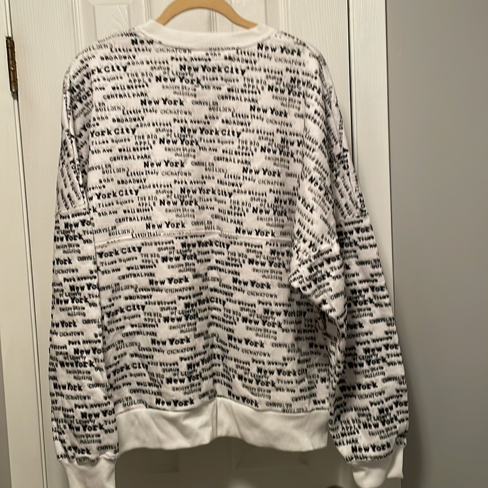 Women’s two piece spirit, jersey size, large shorts and matching sweatshirt - Picture 8 of 8